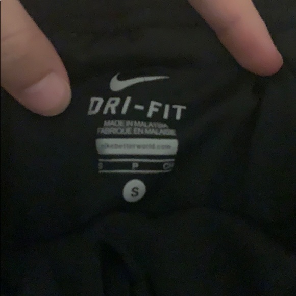 Black and pink nike shorts - Picture 3 of 3